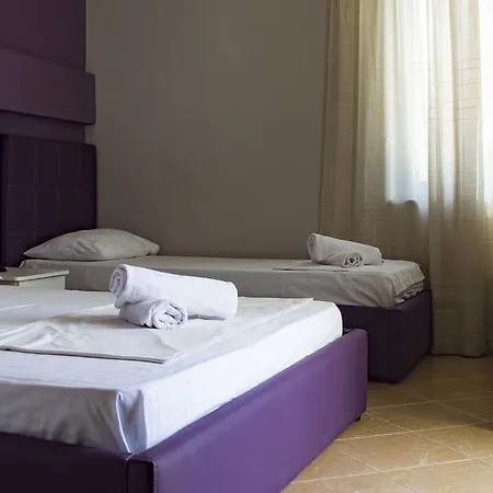 Riviera Hotel *
